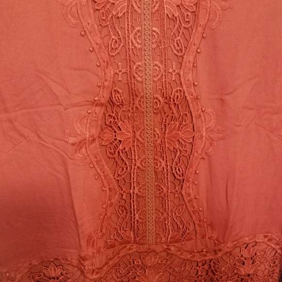 Coral lace open back dress - Picture 5 of 7